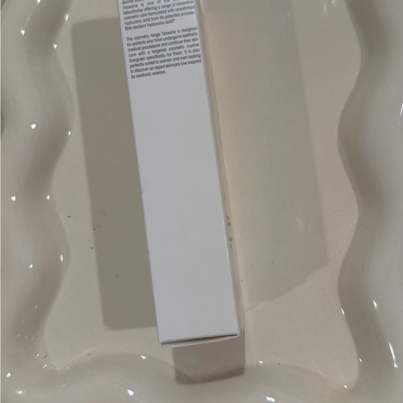 NIB Teoxane 3D Lip Care - 10ml Full Size - Picture 3 of 6